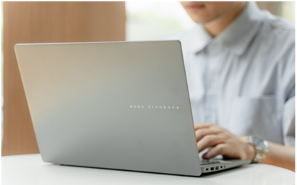 Freelancer “tự do - tự lo” và nỗi khổ phải “mang cả cái văn phòng” đi khắp nơi