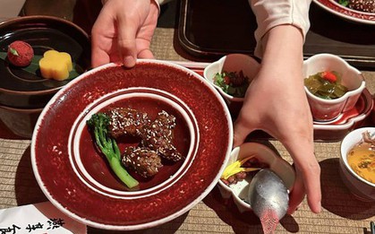 Khách Việt ấn tượng với trải nghiệm ở quán lẩu Trung Quốc, nhận xét: "Vua chúa cũng chỉ đến thế là cùng!"