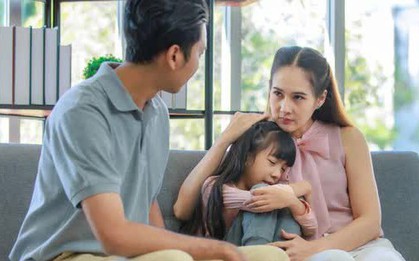 "Bạo lực gia đình kiểu mới" đang lan rộng: Cha mẹ không biết gì, con cái khóc thầm trong tim