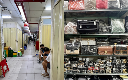 Đột kích Saigon Square: Phát hiện hàng nghìn sản phẩm “nhái” Rolex, Gucci, Hermès…, cả loạt gian hàng đóng sập cửa tránh kiểm tra