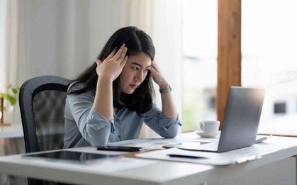 Số lượng công việc không cần kinh nghiệm giảm, 50% Gen Z coi đại học là ‘lãng phí tiền bạc’, lo ngại về tương lai