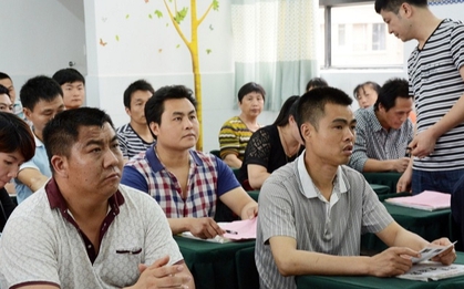 Ban đại diện phụ huynh ở TP.HCM đề nghị đóng tiền liên hoan, thầy giáo nói câu bất ngờ: 30 năm mới nghe lần đầu!