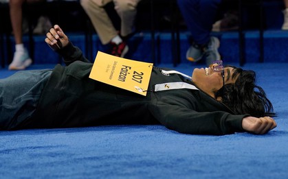 Từ 15 ký tự đưa cậu bé 13 tuổi thành nhà vô địch cuộc thi đánh vần lâu đời nhất nước Mỹ