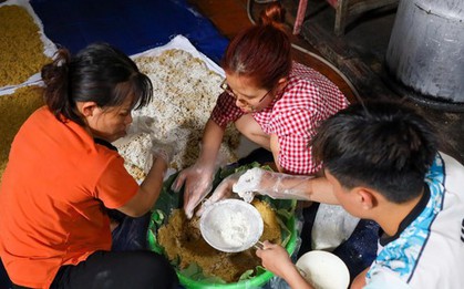 Bên trong ‘thủ phủ’ cơm rượu cận ngày Tết Đoan Ngọ ở Hà Nội