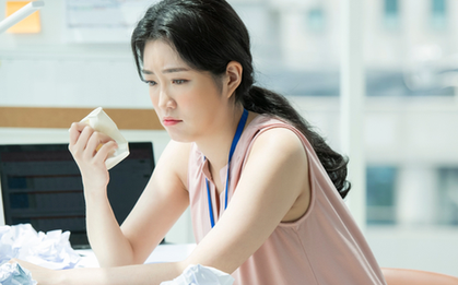 Tôi chu đáo chuẩn bị quà 1/6 cho con riêng của chồng, thằng bé đáp 1 câu khiến tôi không biết mình nên tiếp tục cuộc hôn nhân này không
