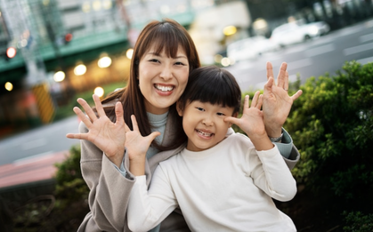 Đừng để tình yêu biến thành gánh nặng: 3 sai lầm của cha mẹ khiến con cái kiệt quệ, tương lai không ngóc đầu lên được