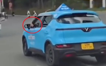 Đà Lạt: Tài xế taxi vừa lái xe, vừa gác chân lên cửa sổ