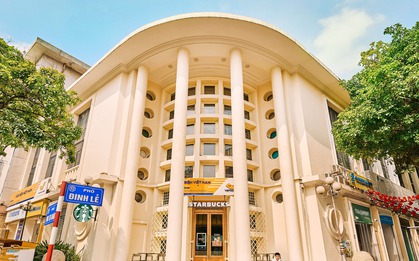 HOT: Starbucks tiếp tục mở tại một địa điểm cực "khét" giữa trung tâm Hà Nội, chưa gì đã khiến dân tình thích mê vì độ "ảo"