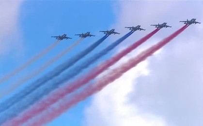 Mãn nhãn màn trình diễn chi tiết từng mi-li-mét của không quân Nga
