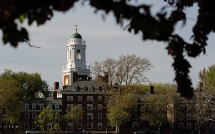 Thực hư thông tin Bộ trưởng Giáo dục Mỹ gửi thư cho ĐH Harvard, phía trường phản ứng bằng cách... chữa chính tả trong thư?