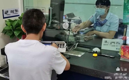 Nhận được 132 triệu đồng tiền chuyển khoản nhầm, người đàn ông khẳng định: Tài khoản đã bị khoá, không có trách nhiệm trả lại tiền?