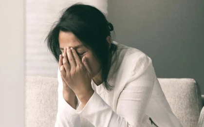 Đóng 1 tỷ tiền bảo hiểm suốt 10 năm, đến hạn rút tiền thì nhân viên thông báo: Chị phải đợi 65 năm nữa
