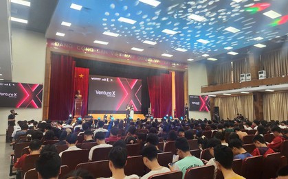 Gần 1.000 bạn trẻ đổ bộ Bách khoa trong "Ngày hội Đổi mới sáng tạo Thủ đô 2025": Sân chơi chất lượng, networking siêu xịn!