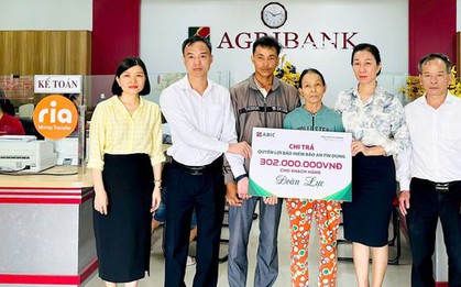 Người đàn ông đóng bảo hiểm khoản vay chỉ 2,7 triệu/năm do ngân hàng tư vấn: Sau khi qua đời, gia đình bất ngờ được mời lên Agribank nhận 300 triệu đồng