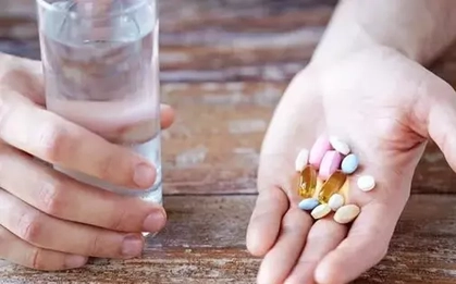 Người phụ nữ bị lột da toàn thân sau khi sử dụng kháng sinh