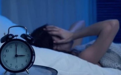 Ngủ 2 tiếng mỗi đêm, người phụ nữ nhập viện tâm thần