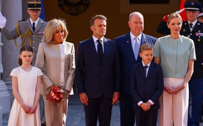 Cặp song sinh Hoàng gia Monaco “chiếm sóng” khi tiếp đón vợ chồng Tổng thống Pháp Emmanuel Macron