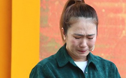 Nữ MC đình đám đài truyền hình: "Tôi ngồi bệt ngay bãi giữ xe, bật khóc nức nở"