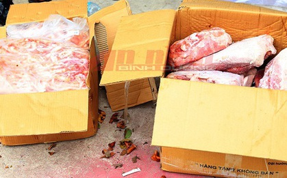 Bí mật khủng bên trong kho đông lạnh in dòng chữ "hàng phế phẩm thanh lý..."