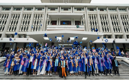 "Vững Rễ, Vươn Xa" – Thông điệp ý nghĩa gửi gắm đến thế hệ Tân Cử nhân 2025 Trường Fulbright