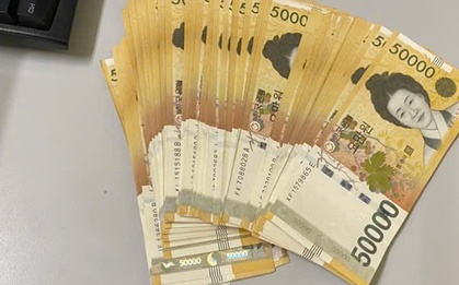 Bọc tiền 5 triệu won nằm chơ vơ ở sân bay