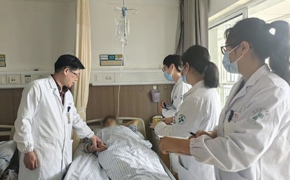 Người đàn ông 49 tuổi bị ung thư gan vì 1 một thói quen trước khi ngủ: Bác sĩ cảnh báo nhiều nam giới đang mắc phải, bỏ ngay kẻo muộn