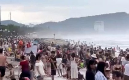Sáng nay, hơn 20 du khách đuối nước ở biển Cửa Lò