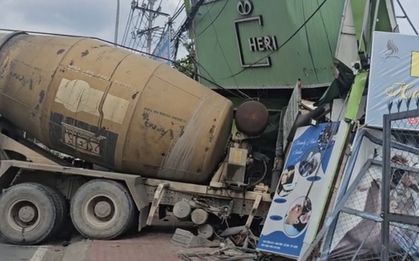 Xe bồn lao vào tiệm hớt tóc ở TP HCM, một phụ nữ kịp thoát ra cửa sau