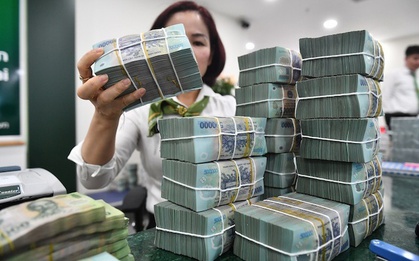 Khách rút toàn bộ tiền tiết kiệm cho con trai xây nhà, ngân hàng gọi công an ngay: Hoá ra có chuyện lớn