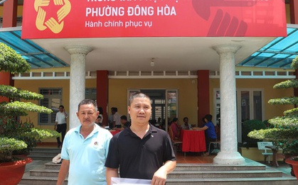 Hình ảnh người dân đi làm thủ tục hành chính ở các phường, xã mới tại Bình Dương