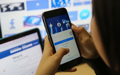 Người dùng hoang mang vì Facebook khác lạ, tưởng bị hack tới nơi