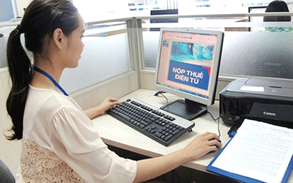 Doanh thu tháng này 100 triệu đồng, tháng sau 120 triệu nhưng tháng kế tiếp khó khăn thì đóng thuế thế nào?