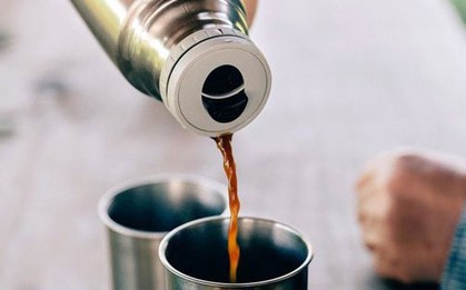 Người đàn ông tử vong sau 10 năm dùng một chiếc bình giữ nhiệt