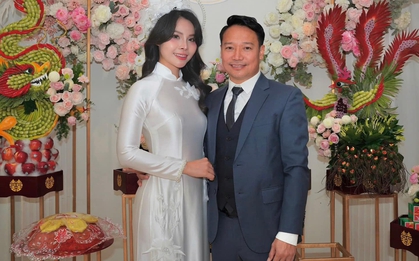 HLV Vũ Hồng Việt vô địch V.League liền cưới vợ lần 2, cô dâu là BTV xinh đẹp VTV, Văn Hậu phải khen đỉnh quá!