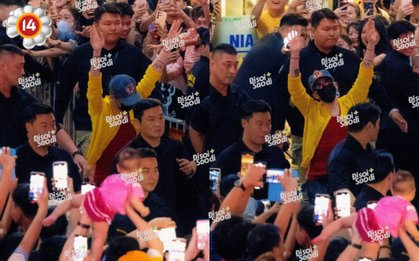 Chùm ảnh fan Việt viral ra MXH quốc tế: Bé áo hồng có kinh nghiệm đu G-Dragon từ năm 1 tuổi chiếm trọn spotlight!
