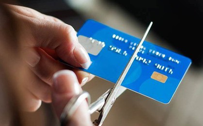 Một ngân hàng lớn thông báo thu thêm phí hủy thẻ trong trường hợp sau
