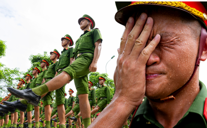 Mồ hôi thấm áo chiến sĩ CAND dưới nắng nóng 40 độ: Những hình ảnh xúc động trên thao trường, hướng đến lễ diễu binh 2/9