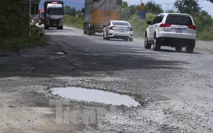 Quốc lộ 12C kết nối cao tốc ở Hà Tĩnh hư hỏng nặng