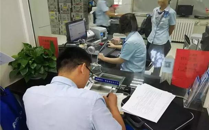 Đặt 200 vé máy bay, thực hiện 120 chuyến du lịch, nam thanh niên sinh năm 2000 bị cảnh sát điều tra: Phanh phui ‘cách kiếm tiền’ phạm pháp từ thẻ tín dụng