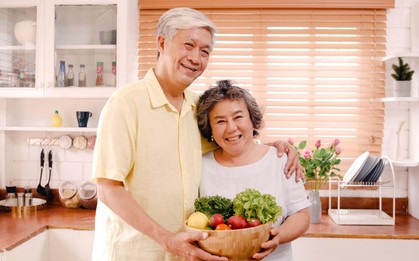 "Ngàn" cách yêu thương: Chăm sóc ba mẹ vẹn tròn dù không ở cạnh bên