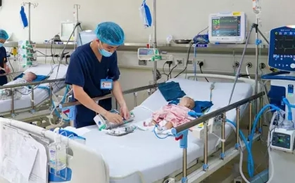 Bé gái 16 tháng tuổi nguy kịch vì mẹ nấu ăn bằng.... nước giếng