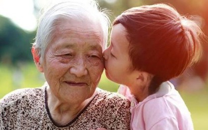 Phát hiện điều kỳ lạ: Những đứa trẻ được người già nuôi dưỡng, dù cháu hay chắt, đều có 3 đặc điểm chung