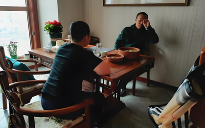 Chia tài sản xong thì bố chồng tôi biến mất, không ngờ dấu vết ông để lại khiến chúng tôi đổi đời còn anh chồng giàu có nhục nhã không ngẩng mặt lên nổi