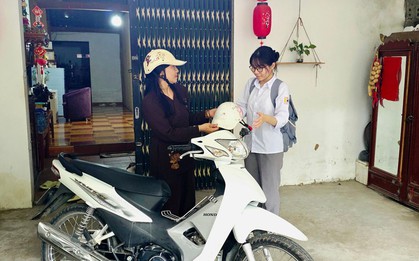 Nghị lực phi thường của nữ sinh khiếm thị ở Lào Cai