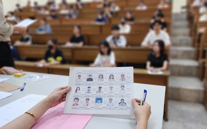 Quy định mới nhất thi tốt nghiệp THPT 2025, nhìn bài bạn bị trừ 25% điểm