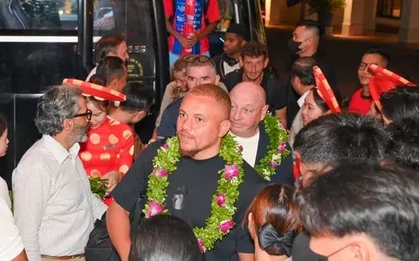 Hai huyền thoại bóng đá Wes Brown và Teddy Sheringham đến Đà Nẵng