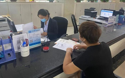 Nhận được tin nhắn báo tài khoản cộng thêm 500 triệu đồng, người phụ nữ bị yêu cầu phải trả lại 1 tỷ, ngân hàng khẳng định: Làm vậy là đúng