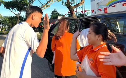 Đại gia đình đưa 21 sĩ tử đặc biệt ở Đà Nẵng đi thi