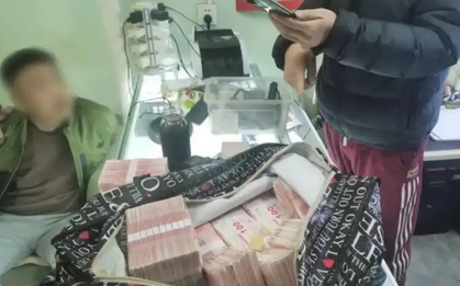 Thu giữ hơn 20 tỷ đồng tiền mặt, 300 gram vàng cùng 68 chiếc điện thoại di động - Hé lộ đường dây lừa đảo với thủ đoạn tinh vi không ngờ