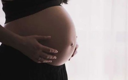 Sinh con tại bệnh viện, sản phụ bị y tá bôi nhầm axit lên bụng